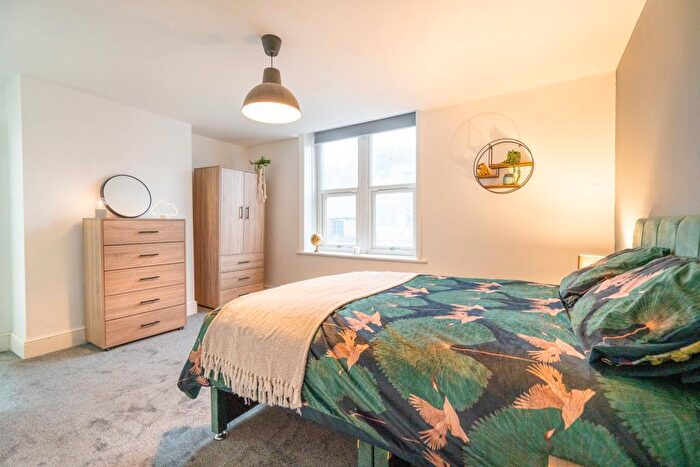 2 Bedroom House To Rent In A Ecclesall Road, Sheffield, S11