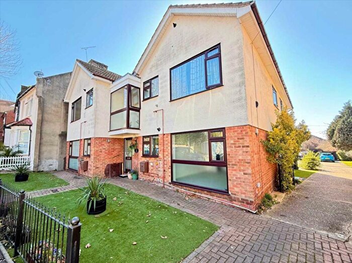 1 Bedroom Apartment To Rent In Westcliff On Sea, SS0