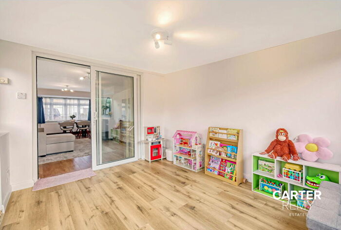 3 Bedroom Terraced House For Sale In Codenham Straight, Basildon, SS16