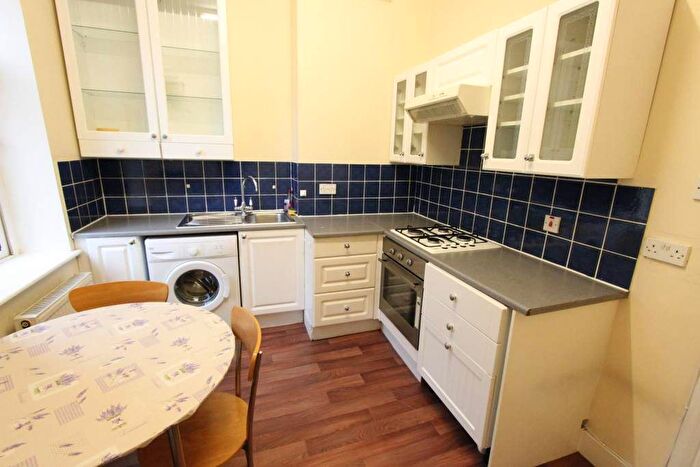 2 Bedroom Flat To Rent In North End Road, London, W14