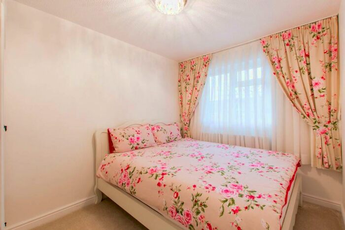 4 Bedroom Semi-Detached House To Rent In Sellwood Drive, Chipping Barnet, Barnet, EN5