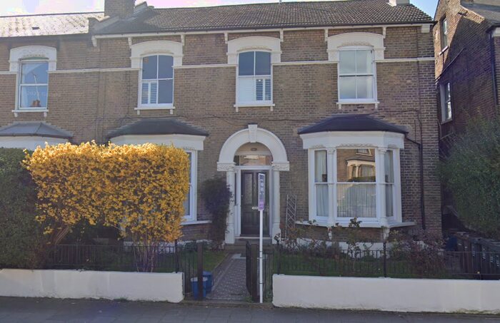 2 Bedroom Flat To Rent In Lordship Park, London, N16