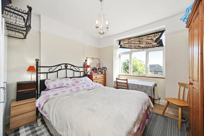 2 Bedroom Apartment To Rent In East End Road, East Finchley, N2