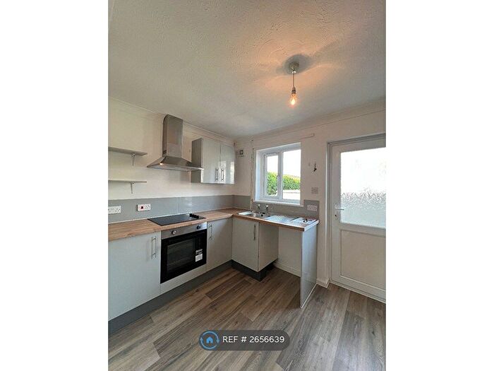 2 Bedroom Flat To Rent In Francis Terrace, Carmarthen, SA31