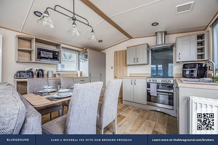 3 Bedroom Flat To Rent In North Mundham, PO20