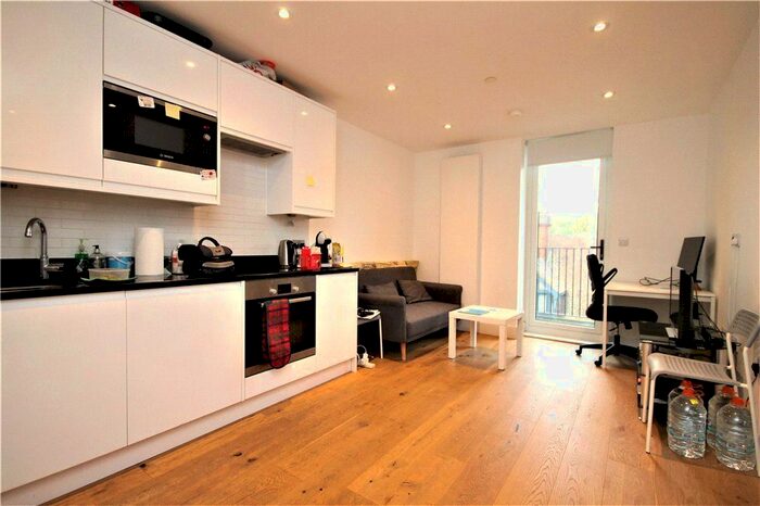1 Bedroom Flat To Rent In South End, Croydon, CR0