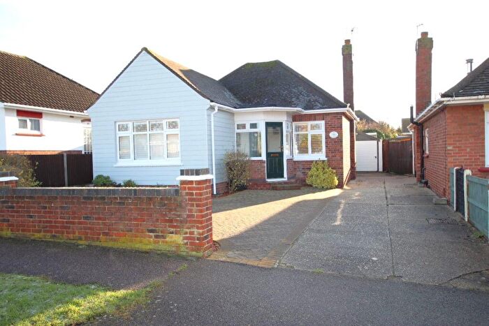 2 Bedroom Bungalow For Sale In Wyndham Crescent, Clacton On Sea, CO15