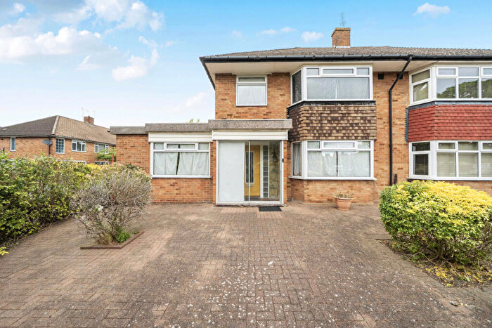 4 Bedroom Semi-Detached House For Sale In Porcupine Close, London, SE9