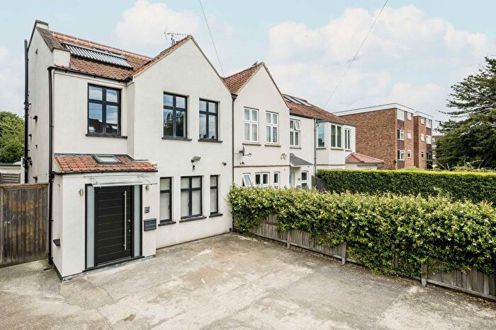 4 Bedroom Property To Rent In Granville Road, London, SW18