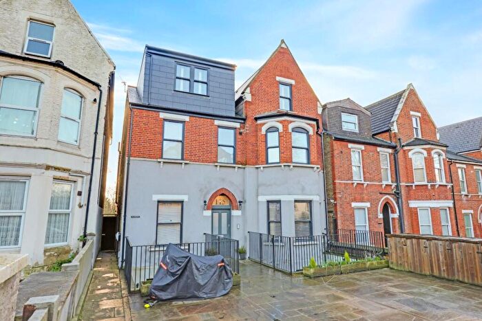 2 Bedroom Flat For Sale In Croydon Road, Anerley, London, SE20