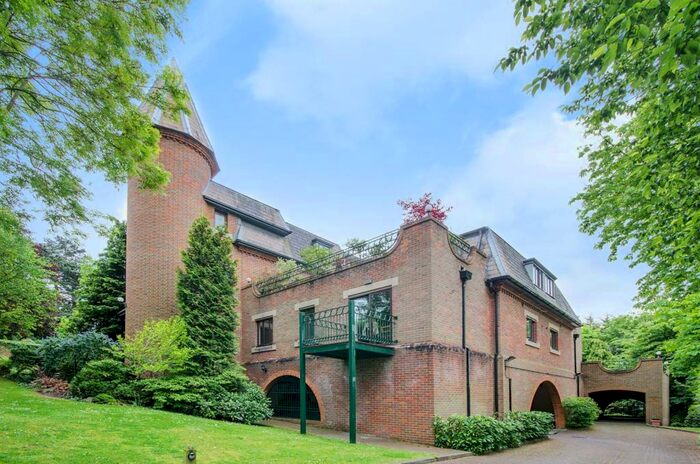 2 Bedroom Flat To Rent In Roxborough Park, Harrow On The Hill, Harrow, HA1