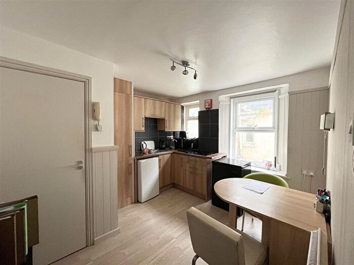 1 Bedroom Flat To Rent In Edgcumbe Avenue, Newquay, TR7