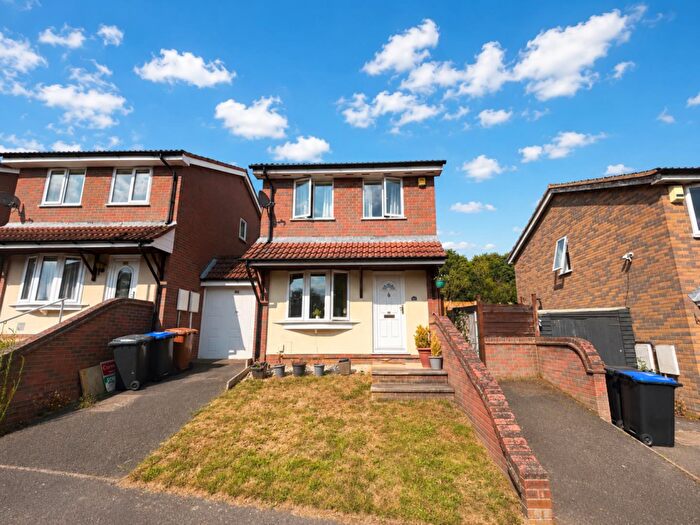 3 Bedroom Link Detached House For Sale In East Bank, Northampton, NN3