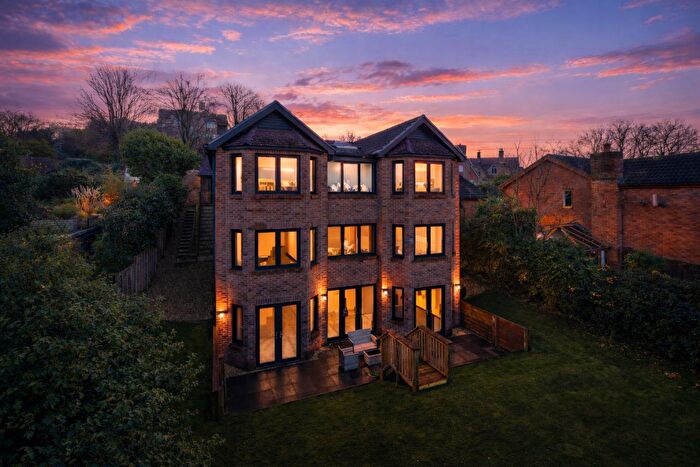 5 Bedroom Detached House For Sale In Foxholes Hill, Exmouth, EX8