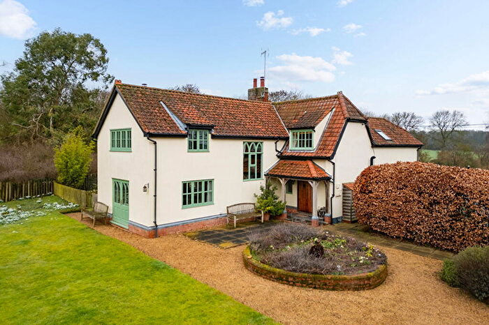 5 Bedroom Detached House For Sale In Pipers Lane, Strethall, CB11