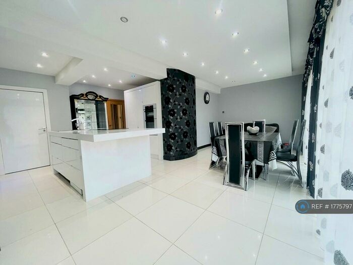 4 Bedroom Semi-Detached House To Rent In St. Pauls Road, Luton, LU1