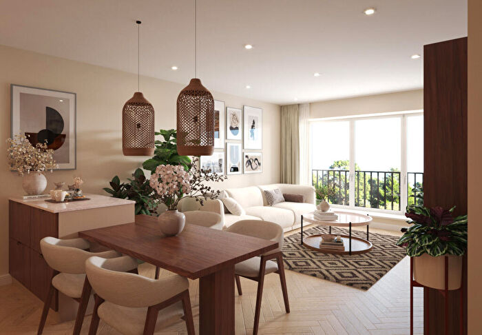 2 Bedroom Flat For Sale In Page House East Street, Epsom, KT17