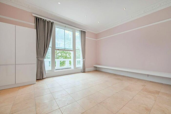 1 Bedroom Flat To Rent In Palace Gardens Terrace, Kensington, London, W8