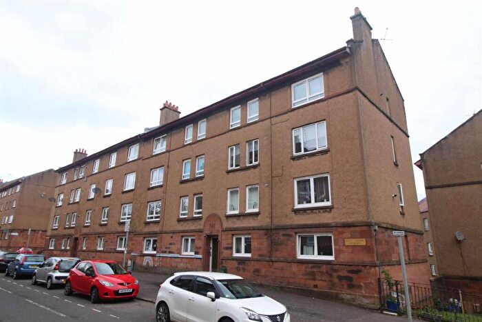 2 Bedroom Flat To Rent In East Shaw Street Greenock, PA15