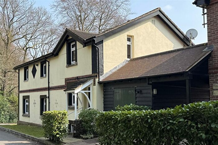 1 Bedroom Flat For Sale In Lower Hanger, Haslemere, GU27