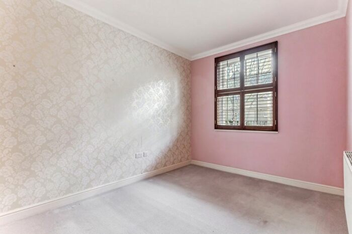2 Bedroom Flat For Sale In Kingsley Avenue, Fairfield, Hitchin, SG5