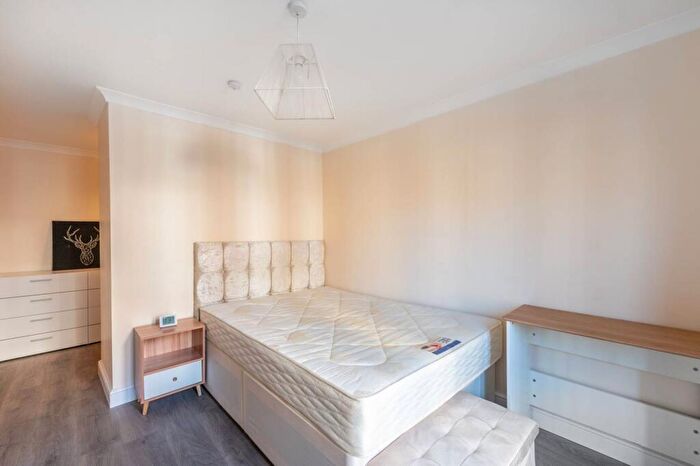 3 Bedroom House To Rent In Maple Mews, Maida Vale, London, NW6