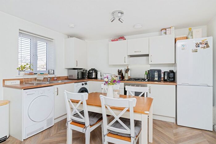2 Bedroom Flat For Sale In Chicory Close, Newton Abbot, TQ12