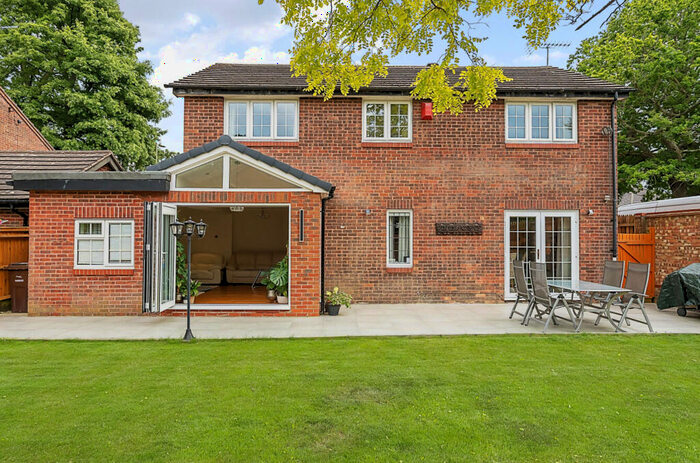 5 Bedroom Detached House For Sale In Fleet Road, Farnborough, Hampshire, GU14