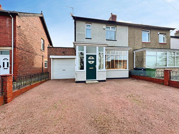 3 Bedroom Semi Detached House For Sale In Runhead Gardens, Ryton, NE40