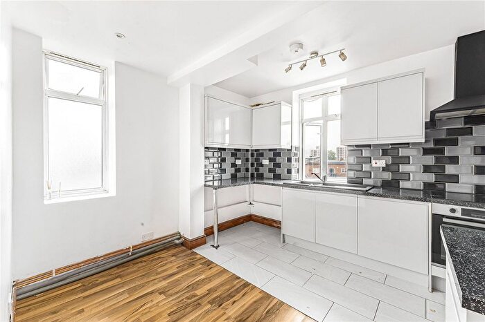 3 Bedroom Flat To Rent In Shacklewell House, Shacklewell Lane, London, E8