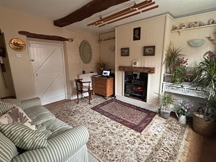 2 Bedroom Cottage For Sale In Market Square, Kineton, CV35