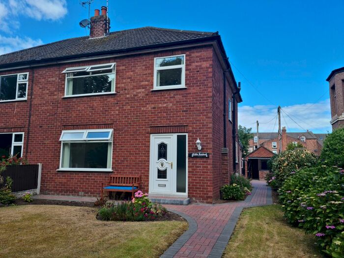 3 Bedroom Semi-Detached House To Rent In Grosvenor Road, Hoylake, Wirral, CH47