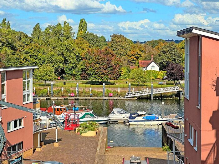 2 Bedroom Flat For Sale In Twickenham Road, Teddington, Middlesex, TW11