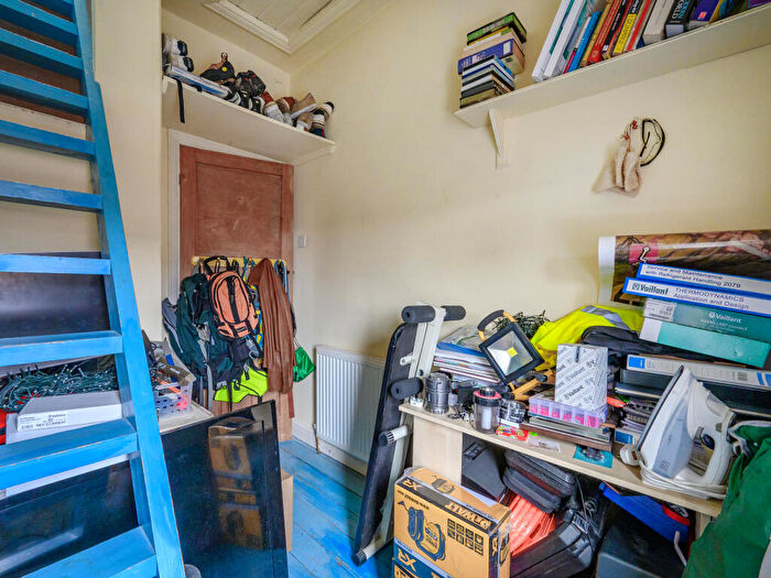 3 Bedroom Terraced House For Sale In Queens Road, Leeds, LS27