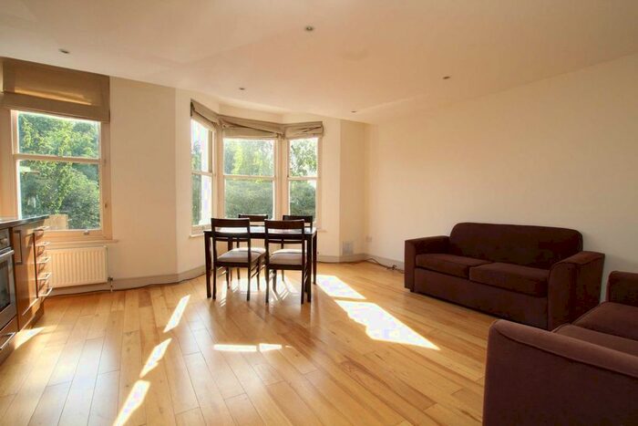 2 Bedroom Flat To Rent In Holmewood Gardens, London, SW2