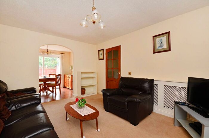 3 Bedroom Property To Rent In Hanger View Way, Ealing, London, W3