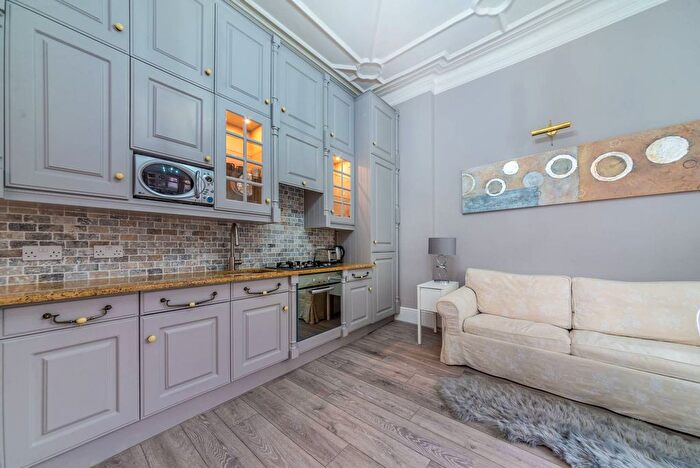 1 Bedroom Flat For Sale In Frognal, Hampstead, London, NW3