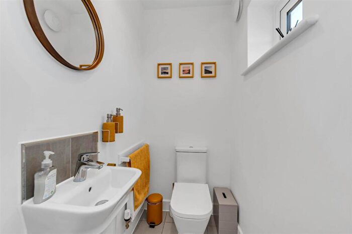 4 Bedroom Detached House For Sale In Myrtlewood Road, Bury St. Edmunds, IP32