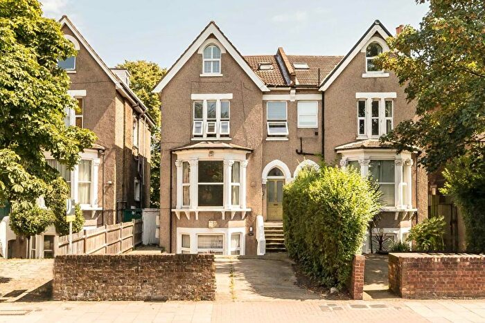 2 Bedroom Flat To Rent In Bedford Hill, Balham, SW12