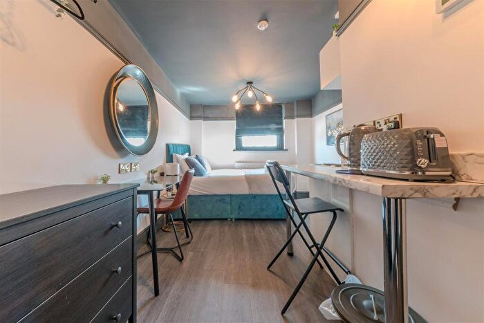 1 Bedroom Apartment To Rent In Warwick Street, Leamington Spa, CV32