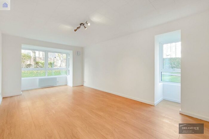 2 Bedroom Flat To Rent In Raffles House, Brampton Grove, London, NW4