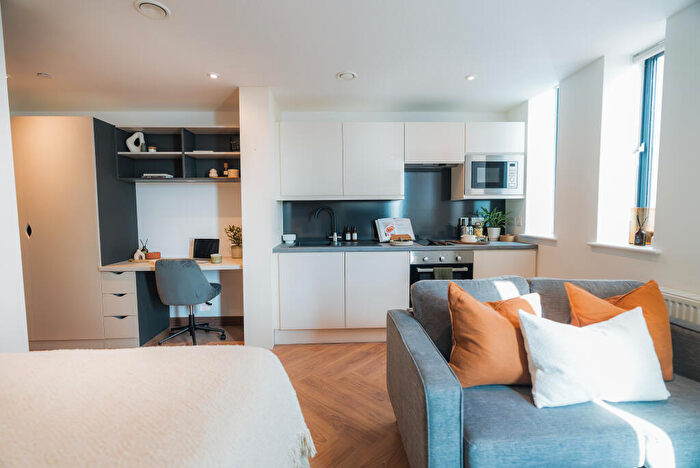 Apartment To Rent In Apt, Live Oasis Merrion Street Gardens #, LS2