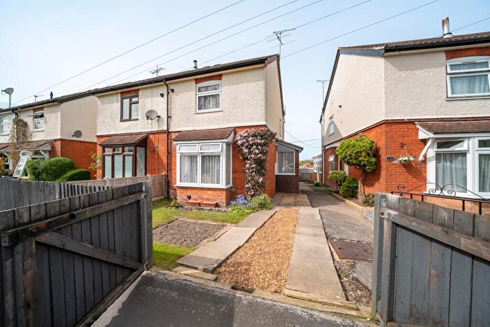 3 Bedroom Semi Detached House For Sale In Vigo Road, Andover., SP10