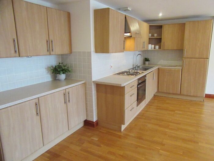 2 Bedroom Flat To Rent In Embankment Road, Llanelli, Carmarthenshire., SA15