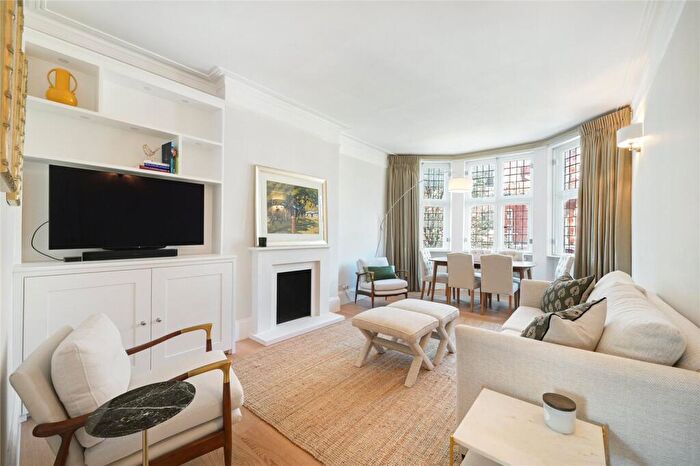 2 Bedroom Apartment To Rent In Drayton Gardens, Chelsea, London, SW10