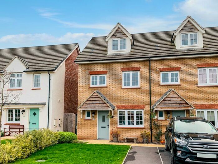 4 Bedroom End Of Terrace House To Rent In Furs Close, Monkton Heathfield, Taunton, TA2