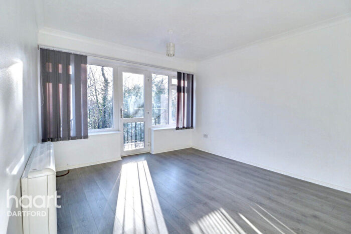 1 Bedroom Flat For Sale In London Road, Greenhithe, DA9