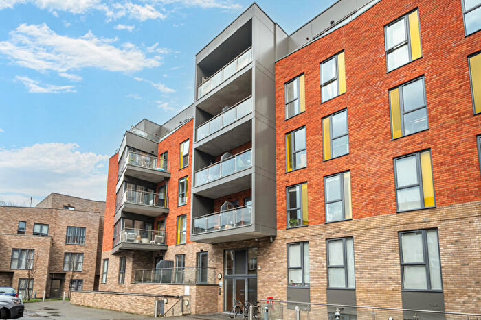 1 Bedroom Apartment For Sale In Waleorde Road, London, SE17