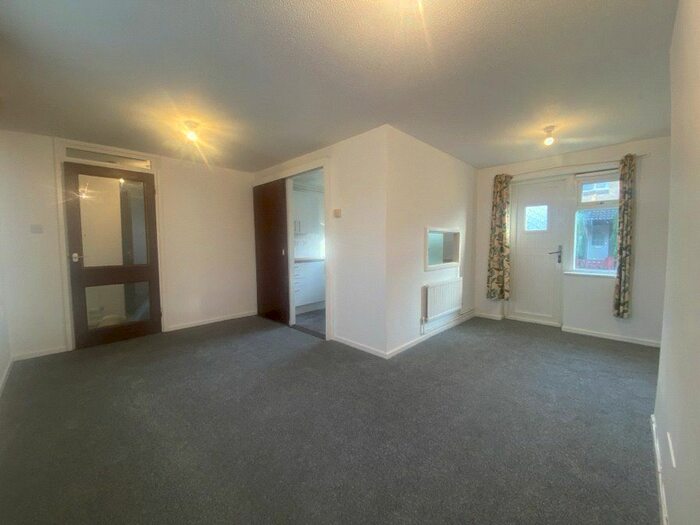1 Bedroom Maisonette To Rent In Washington Road, Bewbush, Crawley, West Sussex, RH11