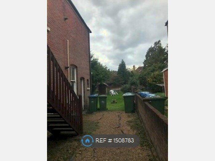 2 Bedroom Flat To Rent In Atherley Road, Southampton, SO15